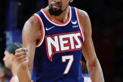 NBA新赛季风云再起：詹姆斯、杜兰特离队，东西部决赛悬念重生